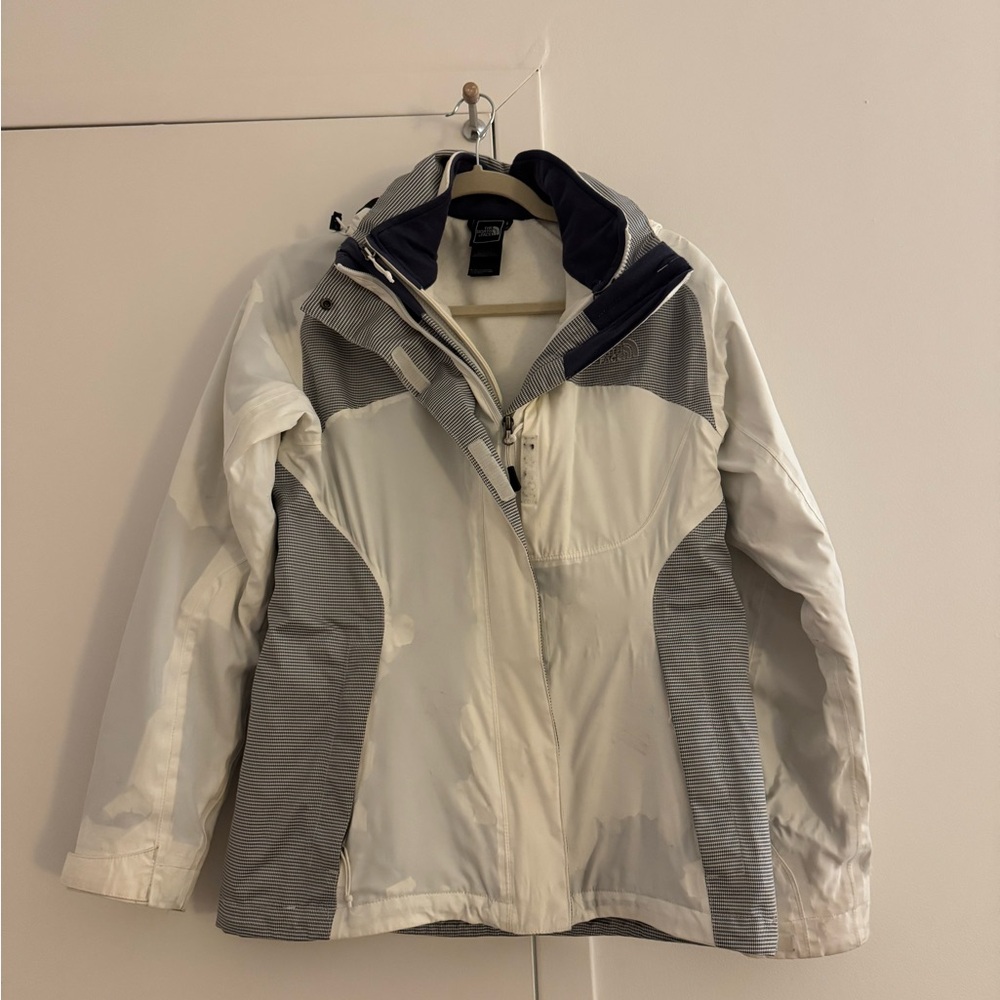 The North Face Women's White and Navy Ski Jacket w/ liner